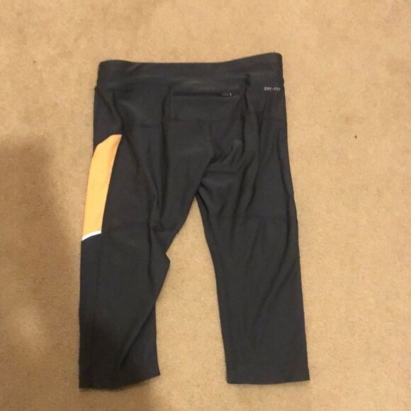 Nike Dri Fit running  capris - Picture 4 of 7